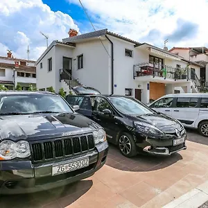  Apartment Alex - 100 Meters From